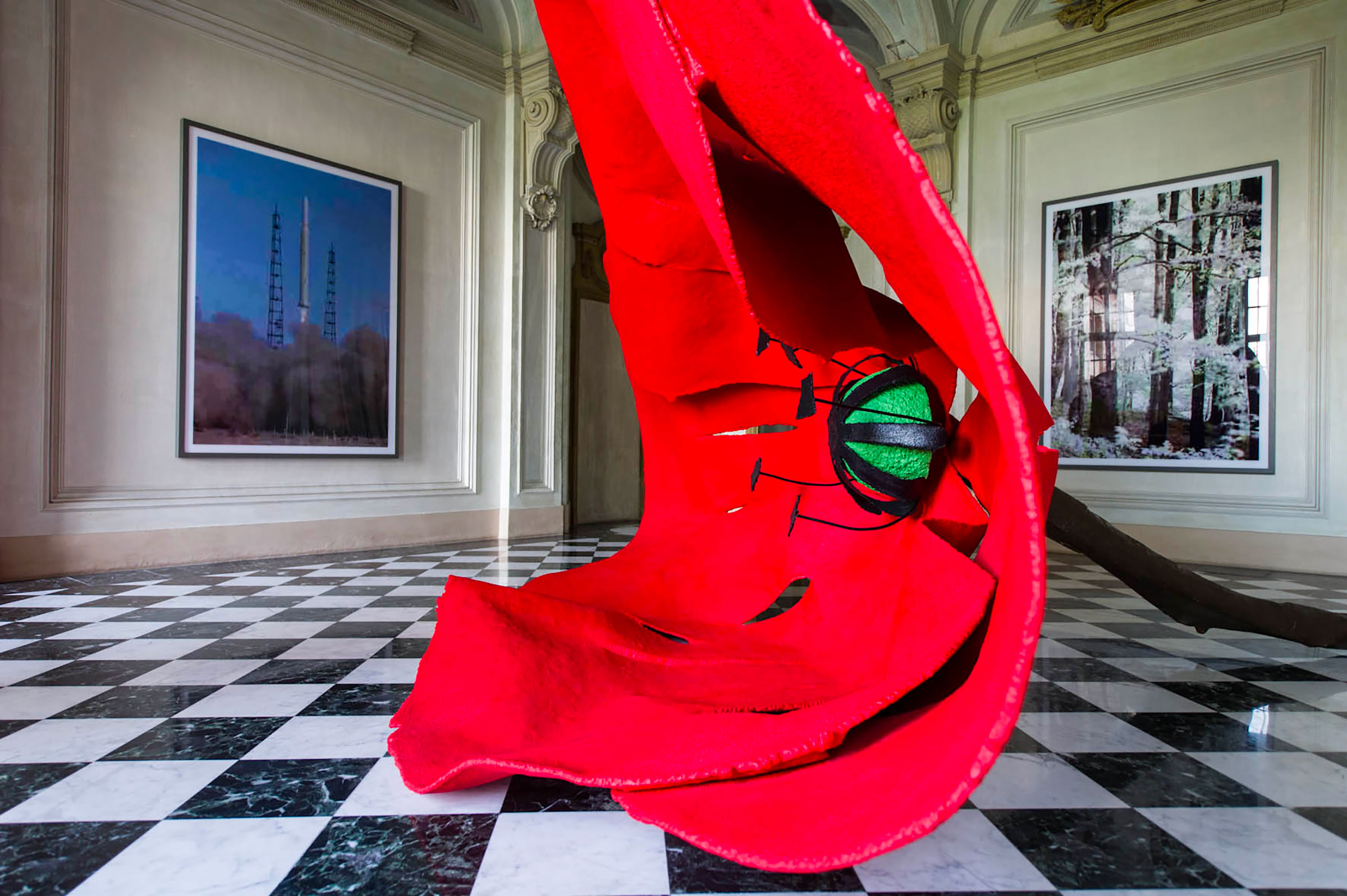 Thomas Ruff, jpeg ri02, 2007, Claes Oldenburg and Coosje van Bruggen, Dropped Flower, 2006, Thomas Ruff, jpeg ri02, 2007